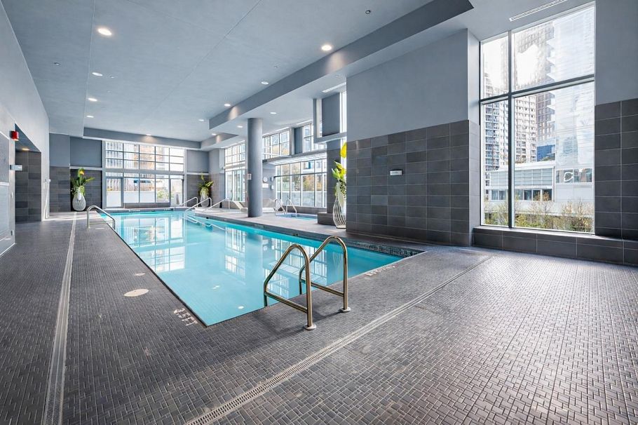 2001 277 Thurlow Street Vancouver, BC - 24