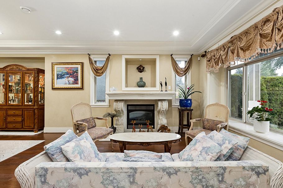 418 E 13th Street North Vancouver, BC - 3