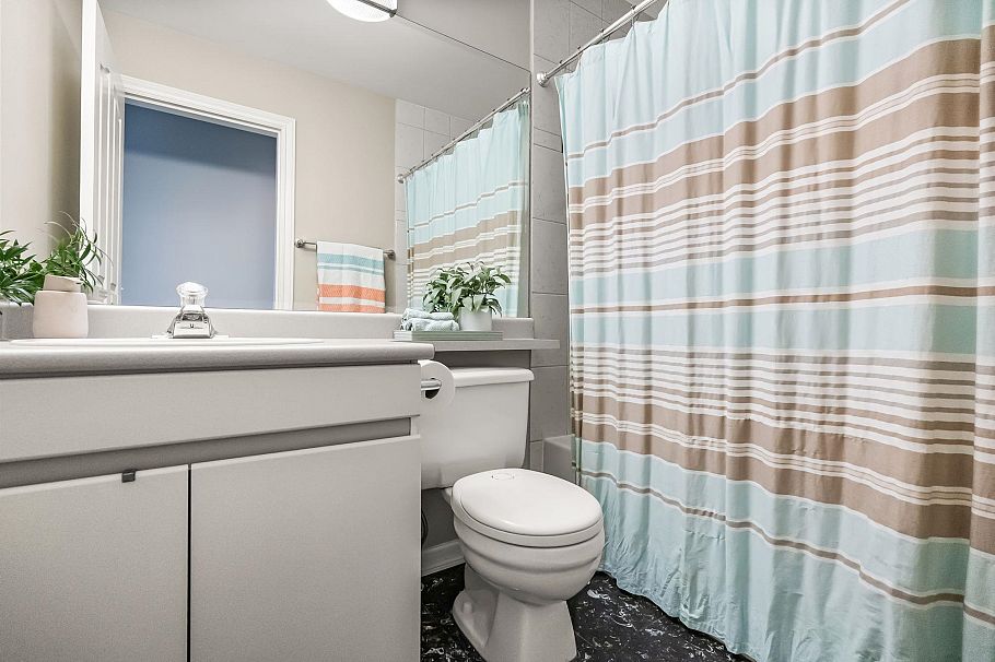 346 W 14th Street North Vancouver, BC - 20