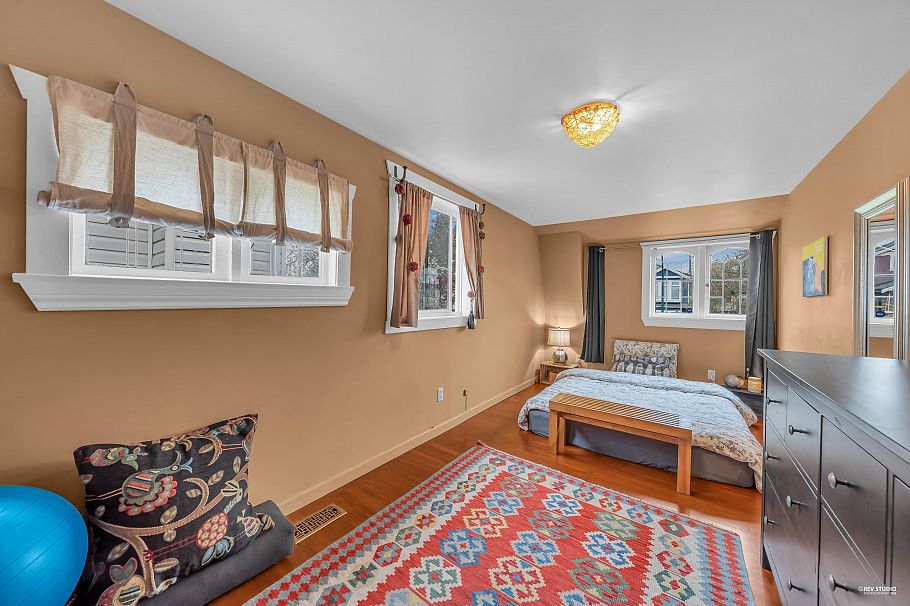 378 E 59th Avenue Vancouver, BC - 6