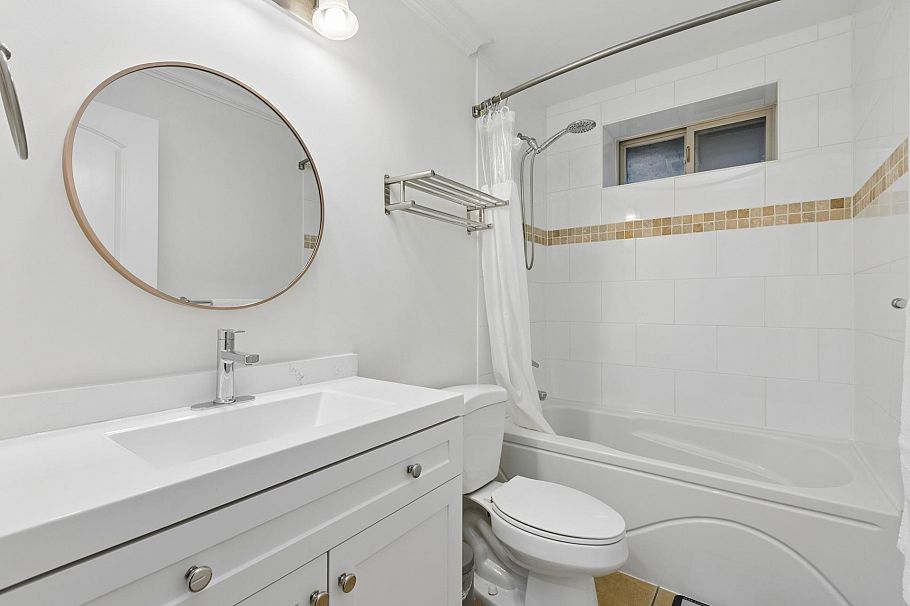 418 E 13th Street North Vancouver, BC - 34