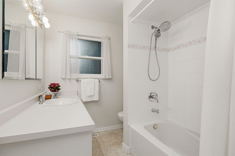 2829 Sechelt Drive North Vancouver, BC - 18