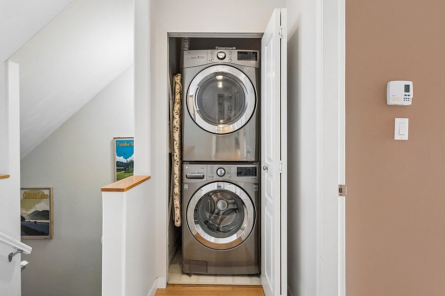 104 225 E 6th Street North Vancouver, BC - 25