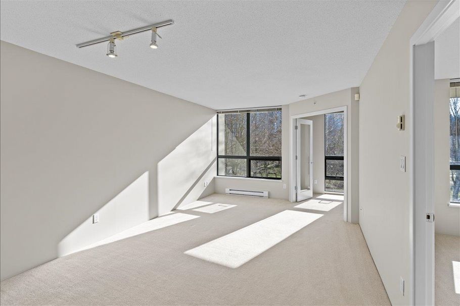 303 3588 Crowley Drive Vancouver, BC - 6