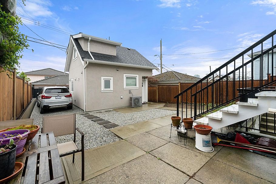 62 E 61st Avenue Vancouver, BC - 8