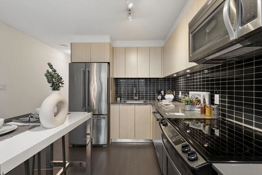 902 1325 Rolston Street Vancouver, BC - 14