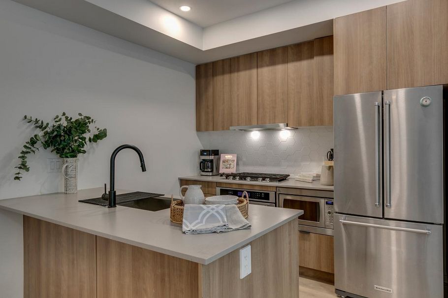 8 533 E 3rd Street North Vancouver, BC - 8