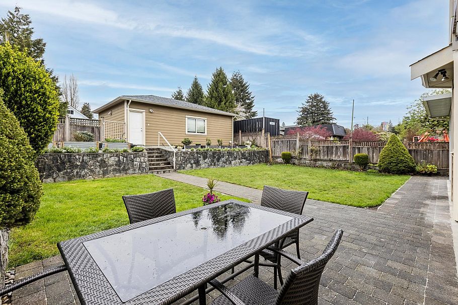 418 E 13th Street North Vancouver, BC - 36