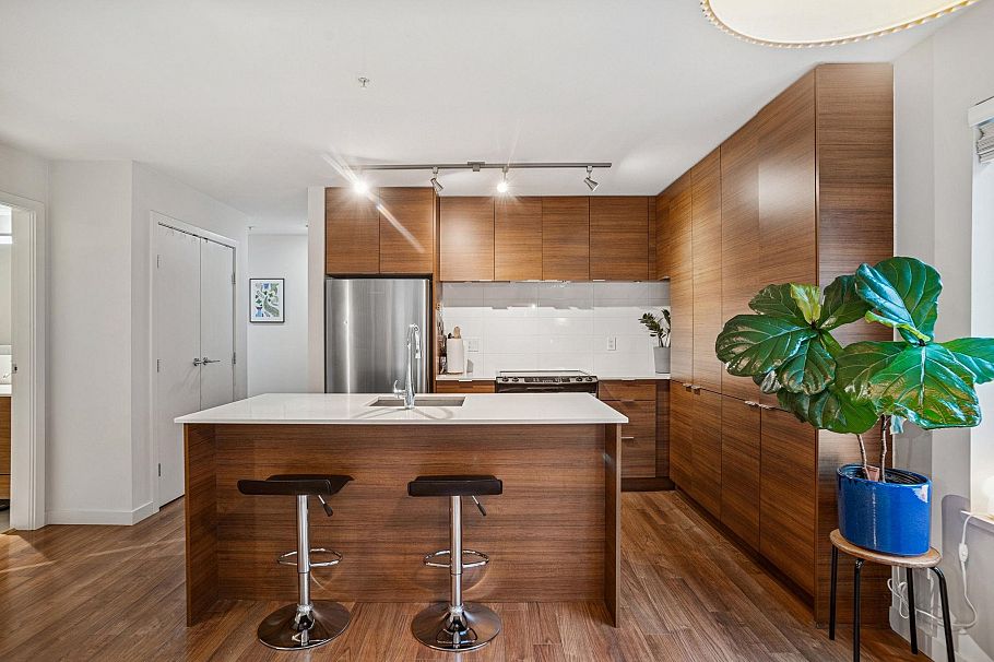 310 1673 Lloyd Avenue North Vancouver, BC - 7