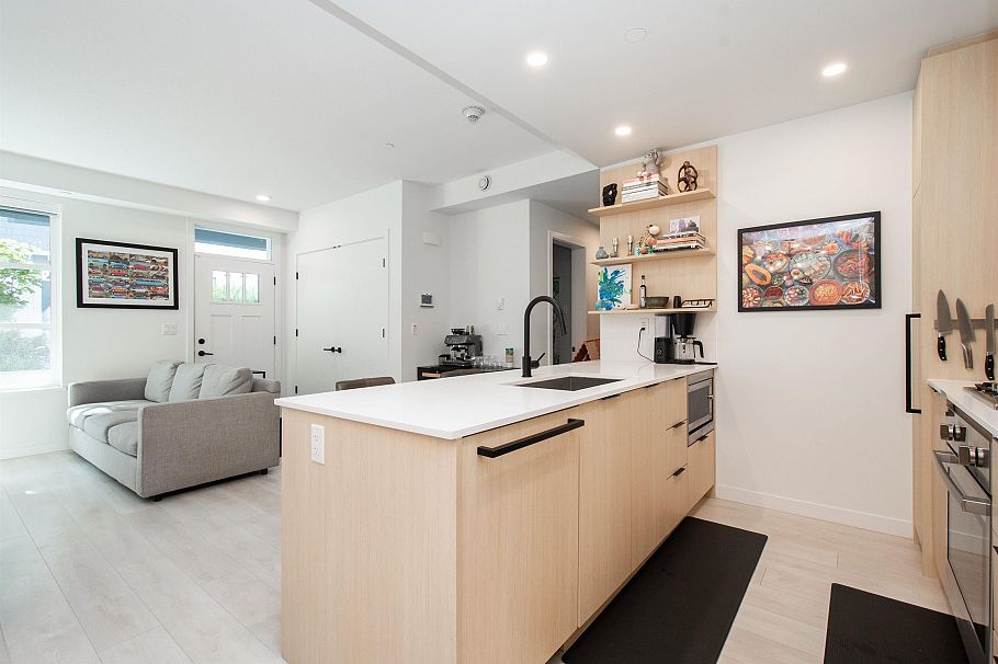 118 2045 Heritage Park Lane North Vancouver, BC - 16