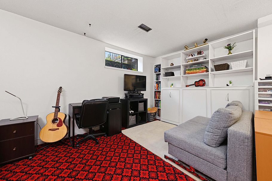 841 Old Lillooet Road North Vancouver, BC - 25