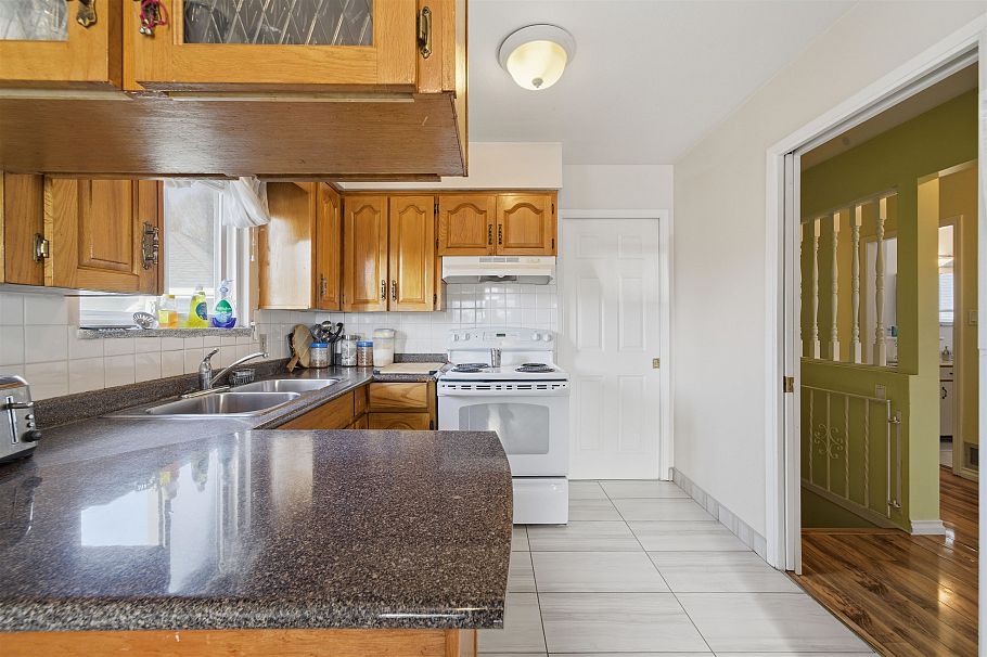 154 E 64th Avenue Vancouver, BC - 8