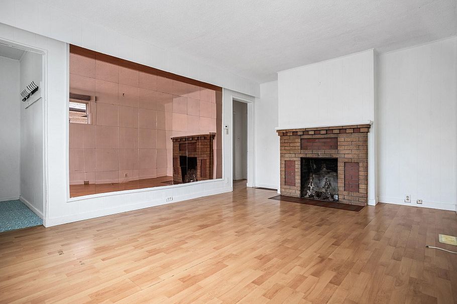 2654 Triumph Street Vancouver, BC - 2