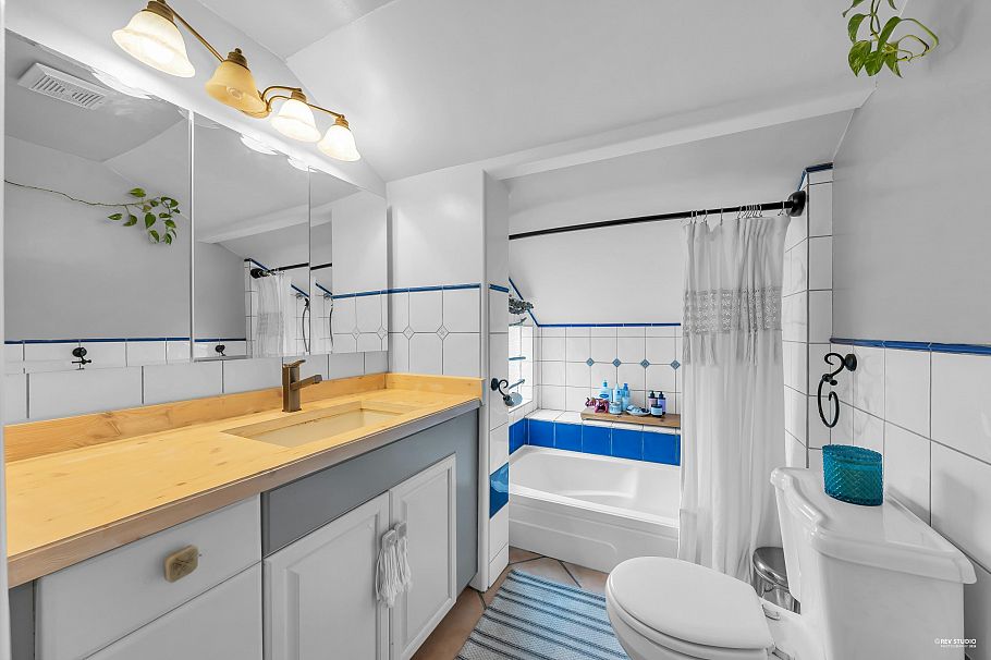 378 E 59th Avenue Vancouver, BC - 7