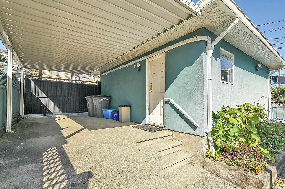 1257 E 60th Avenue Vancouver, BC - 37