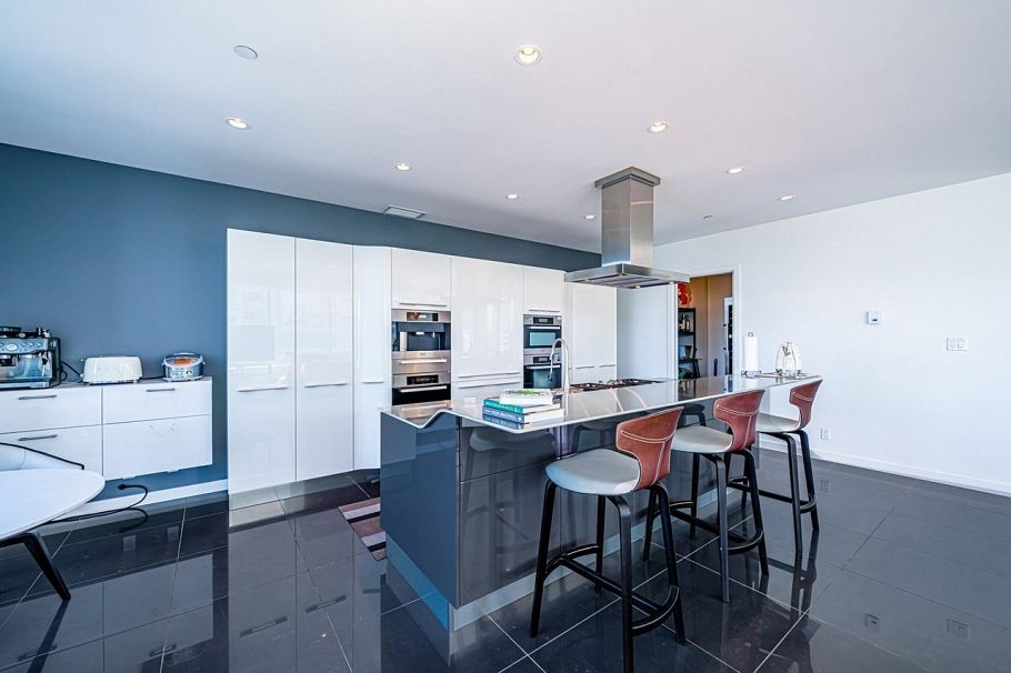 2001 277 Thurlow Street Vancouver, BC - 8