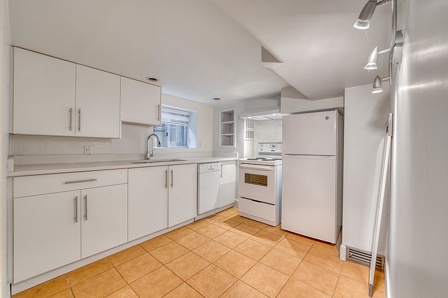 4377 W 12th Avenue Vancouver, BC - 26