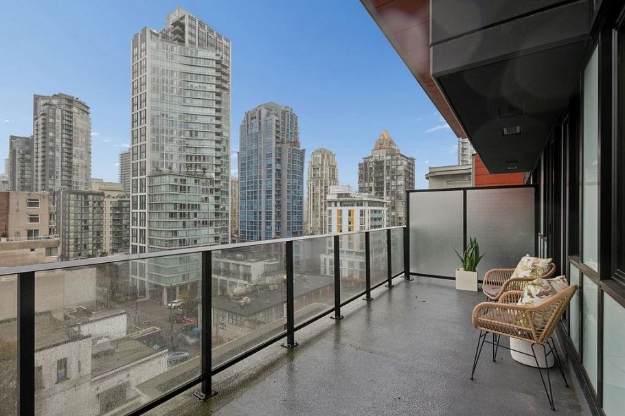 902 1325 Rolston Street Vancouver, BC - 3