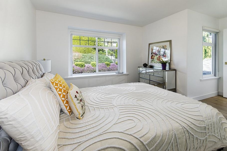 1075 Adderley Street North Vancouver, BC - 15