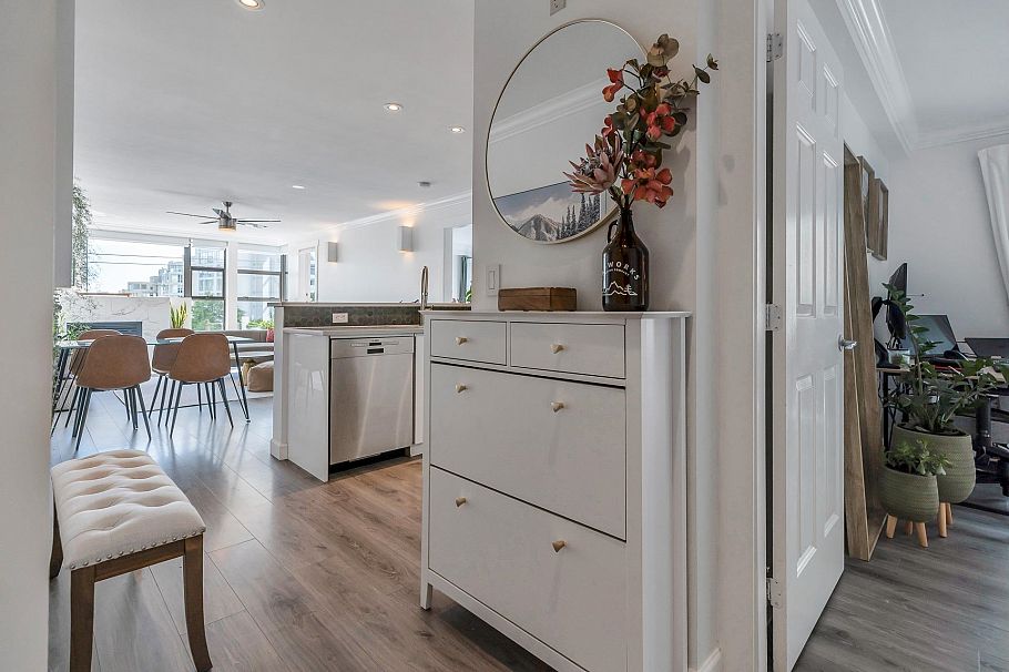 406 305 Lonsdale Avenue North Vancouver, BC - 2