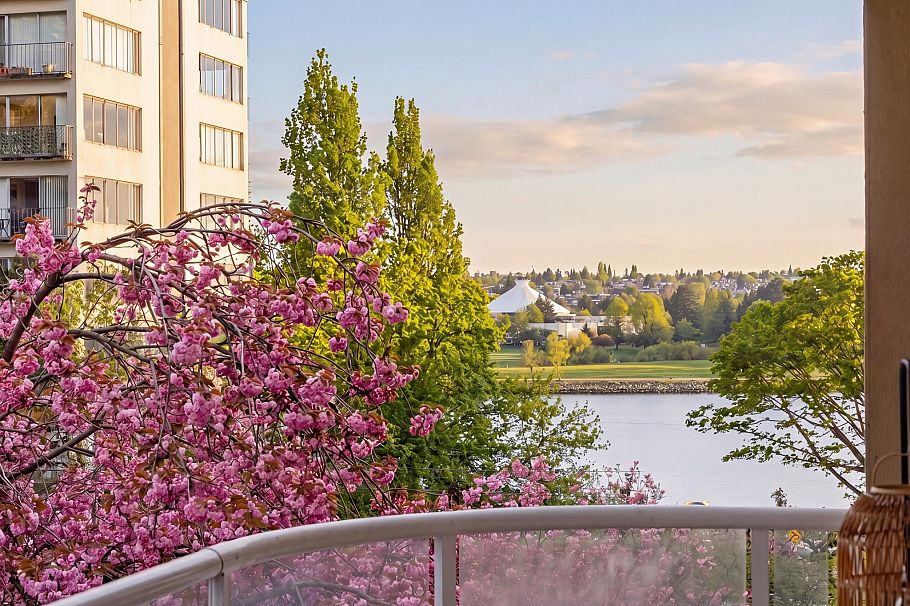 302 1406 Harwood Street Vancouver, BC - 1