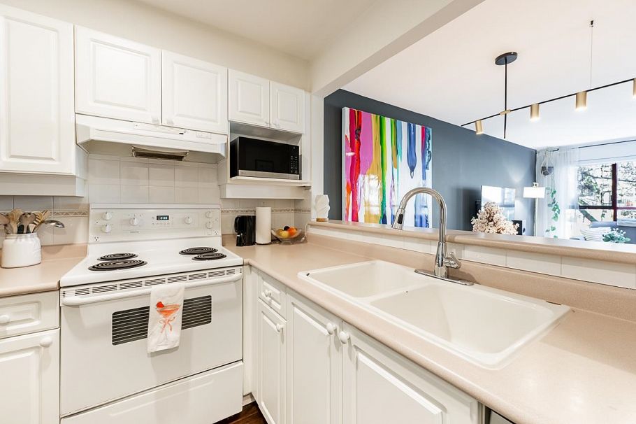 203 2140 W 12th Avenue Vancouver, BC - 9