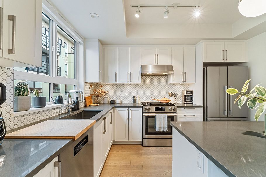 60 10199 River Drive Richmond, BC - 12