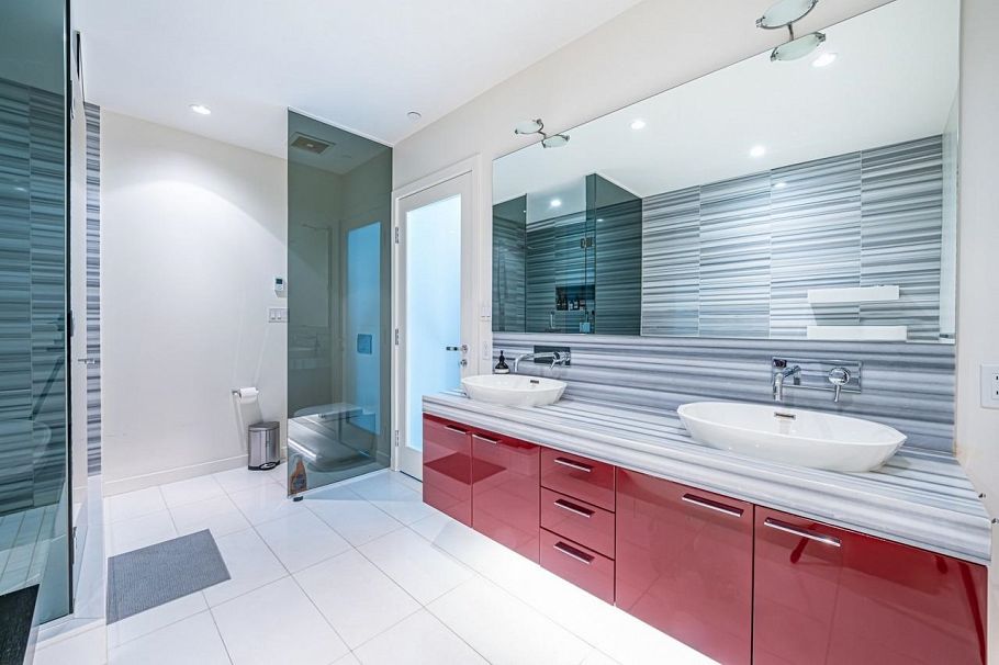 2001 277 Thurlow Street Vancouver, BC - 16