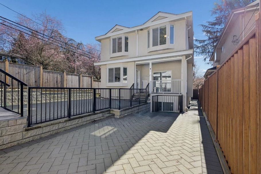 2709 W 37th Avenue Vancouver, BC - 35