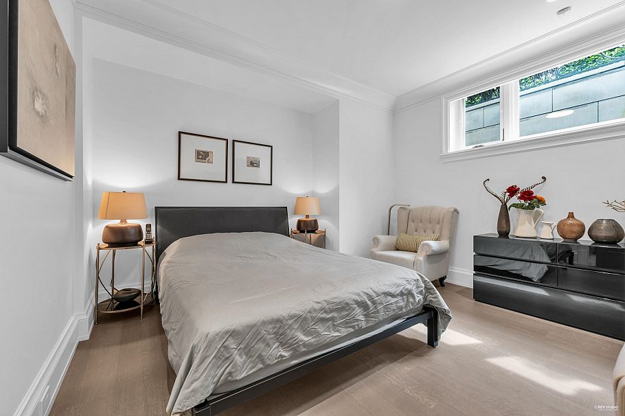 1738 W 38th Avenue Vancouver, BC - 31