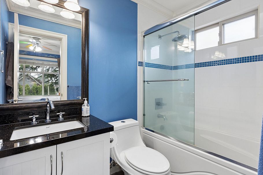 418 E 13th Street North Vancouver, BC - 25