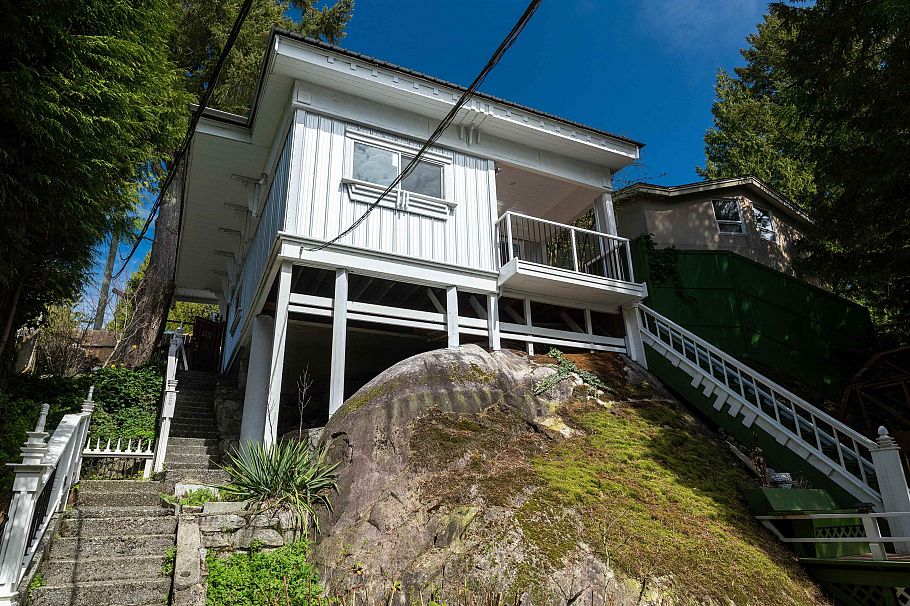 4515 Stonehaven Avenue North Vancouver, BC - 31