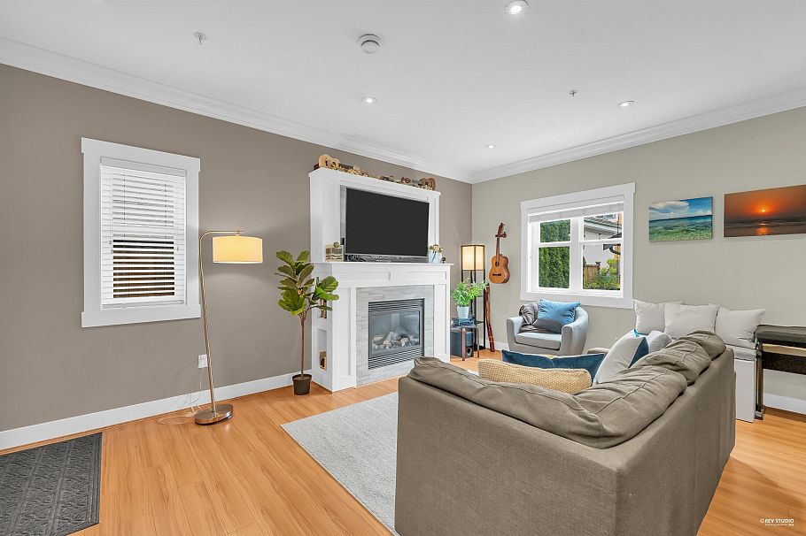 723 E 12th Avenue Vancouver, BC - 3