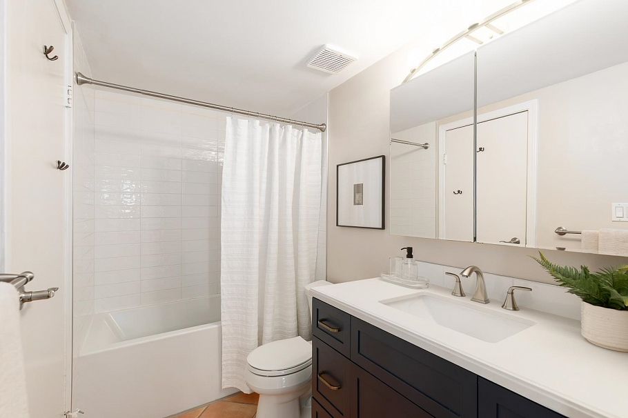 203 876 W 14th Avenue Vancouver, BC - 18