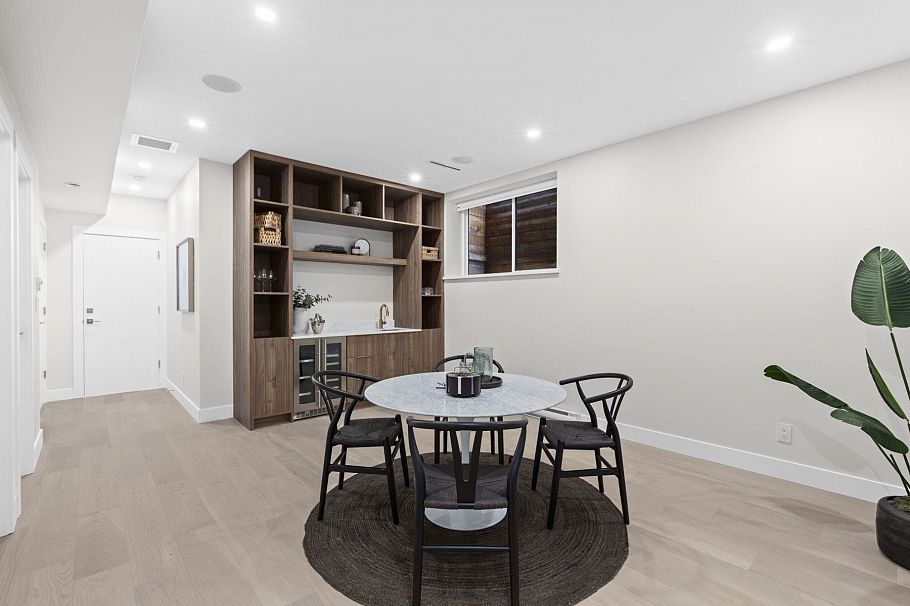 3073 Fromme Road North Vancouver, BC - 30