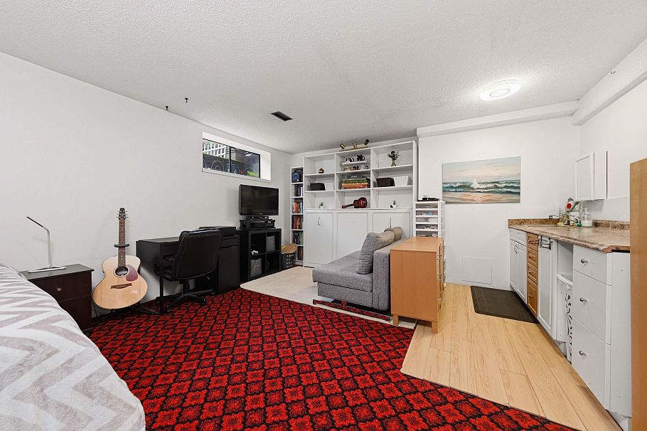 841 Old Lillooet Road North Vancouver, BC - 24