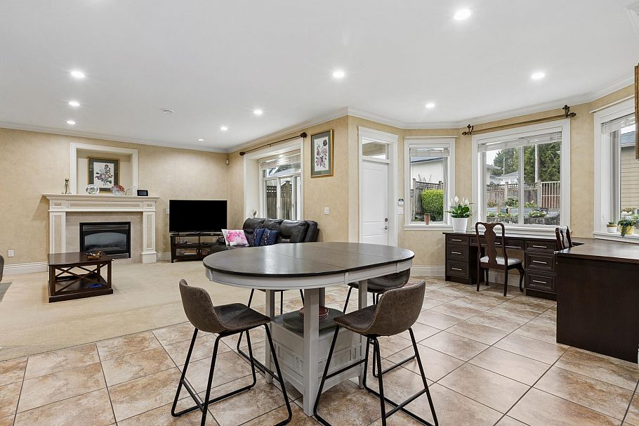 418 E 13th Street North Vancouver, BC - 11