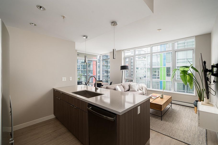 605 1788 Ontario Street Vancouver, BC - 2