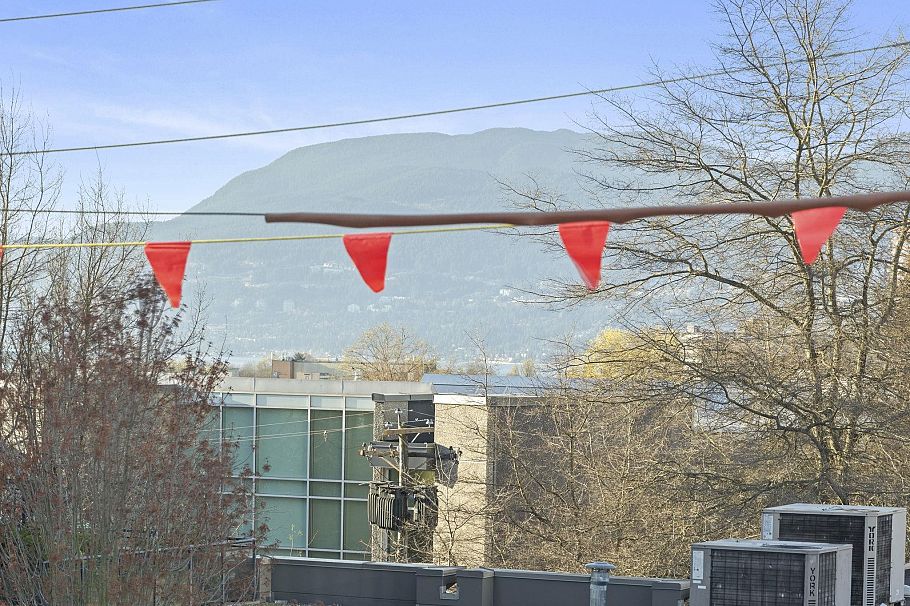 303 1633 West 8th Avenue Vancouver, BC - 25