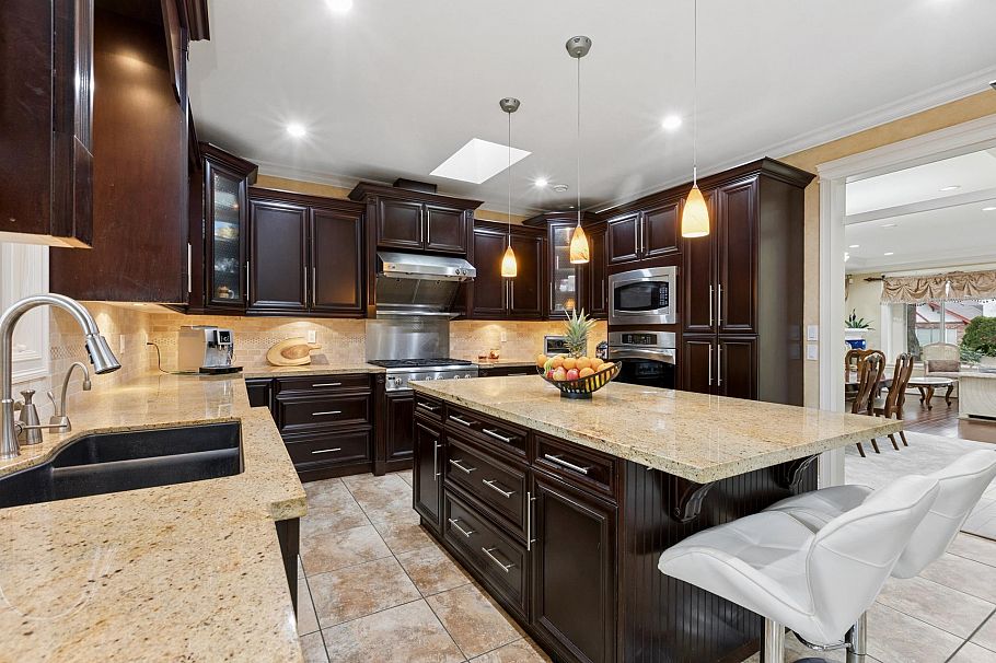 418 E 13th Street North Vancouver, BC - 7