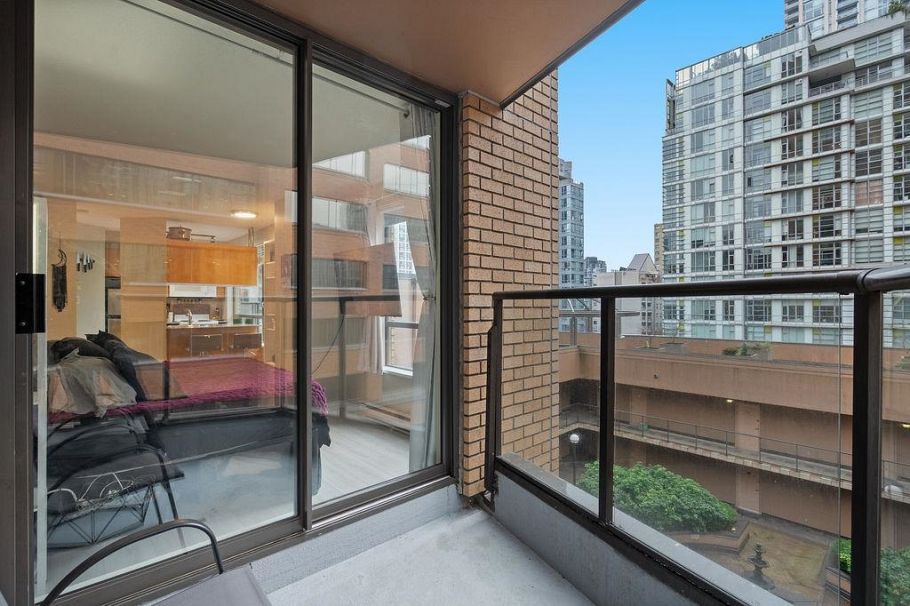 609 1189 Howe Street Vancouver, BC - 18