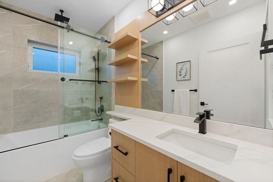 1 1166 E 11th Avenue Vancouver, BC - 26