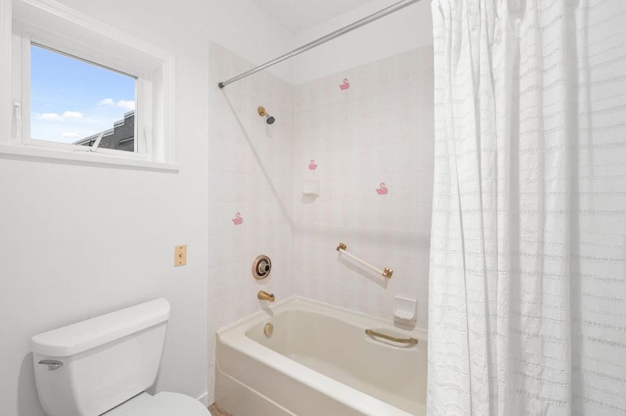 415 121 W 29th Street North Vancouver, BC - 20