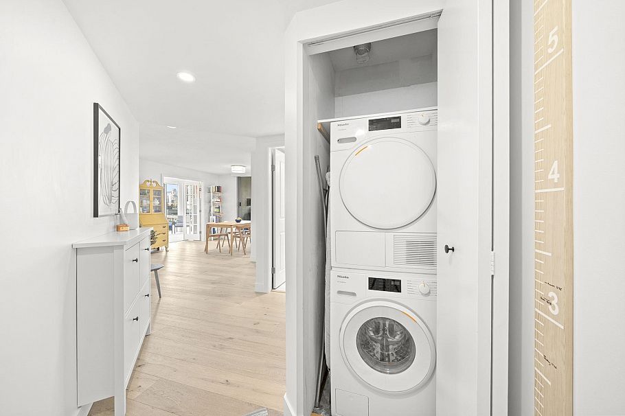 303 1633 West 8th Avenue Vancouver, BC - 19