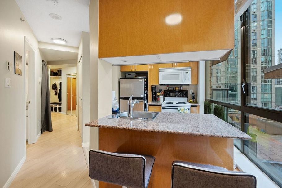 609 1189 Howe Street Vancouver, BC - 4