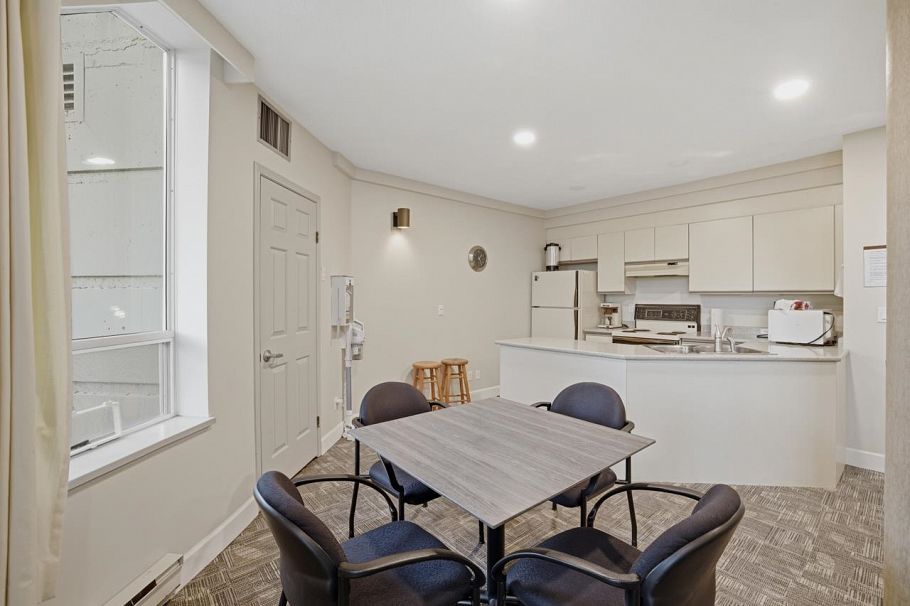 415 121 W 29th Street North Vancouver, BC - 33