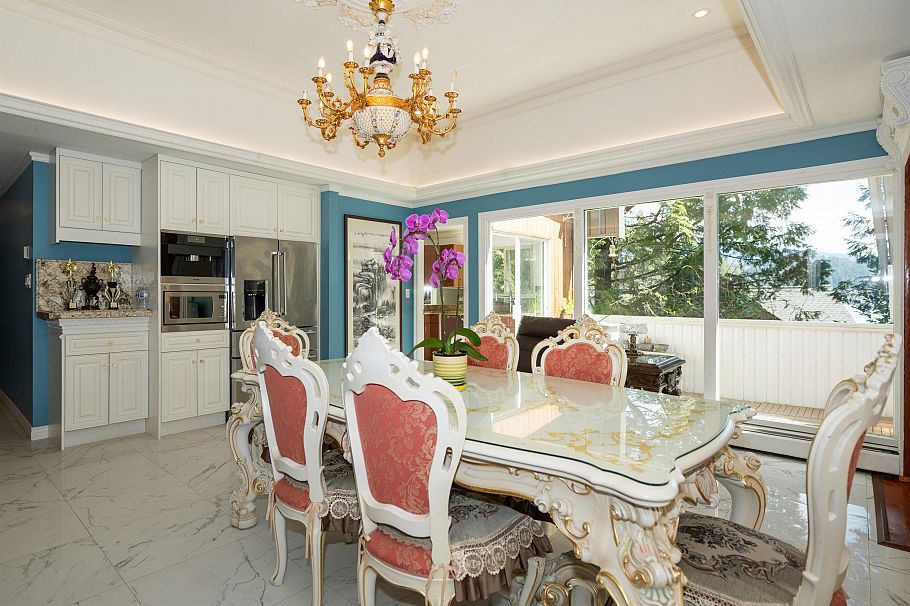 4515 Stonehaven Avenue North Vancouver, BC - 11