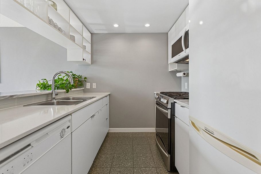 1711 939 Expo Boulevard Vancouver, BC - 7