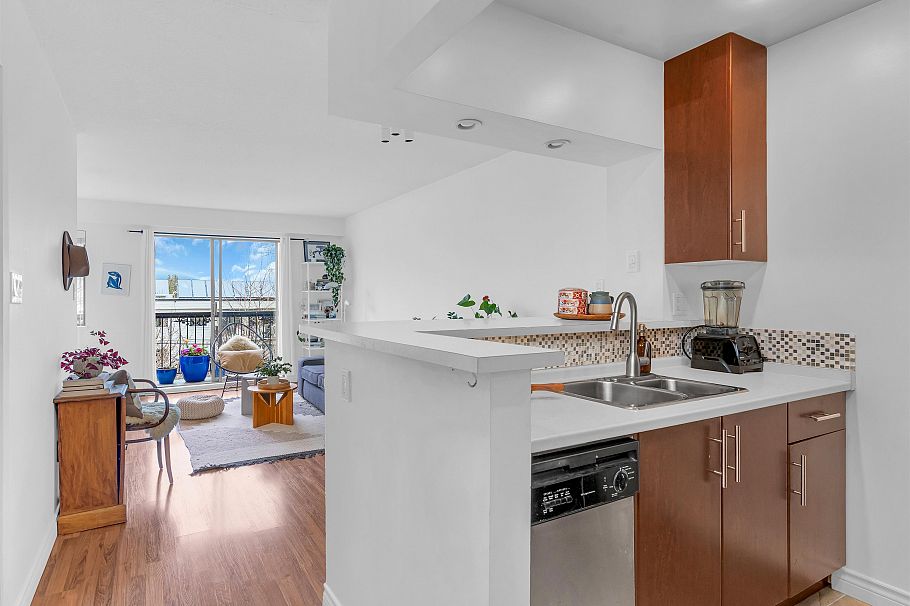 302 2330 Maple Street Vancouver, BC - 9