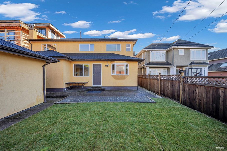 2445 W 19th Avenue Vancouver, BC - 5